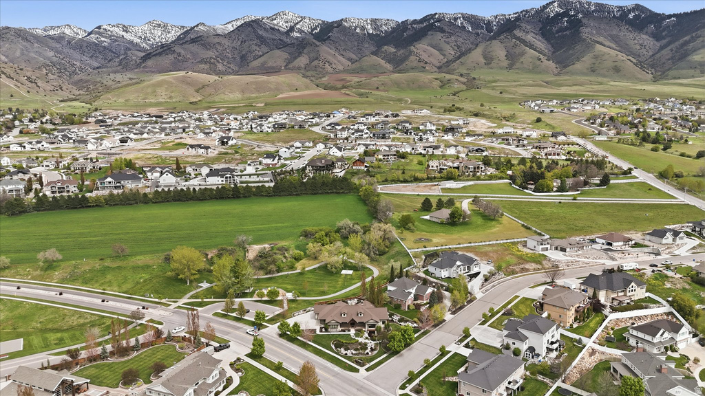 715 BLUFF ST Hyde Park, UT 84318