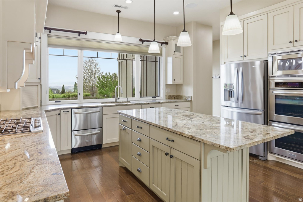 715 BLUFF ST Hyde Park, UT 84318