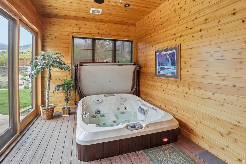 715 BLUFF ST Hyde Park, UT 84318