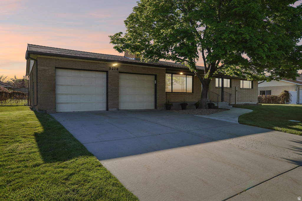 9270 S JANA LEE DR West Jordan, UT 84088