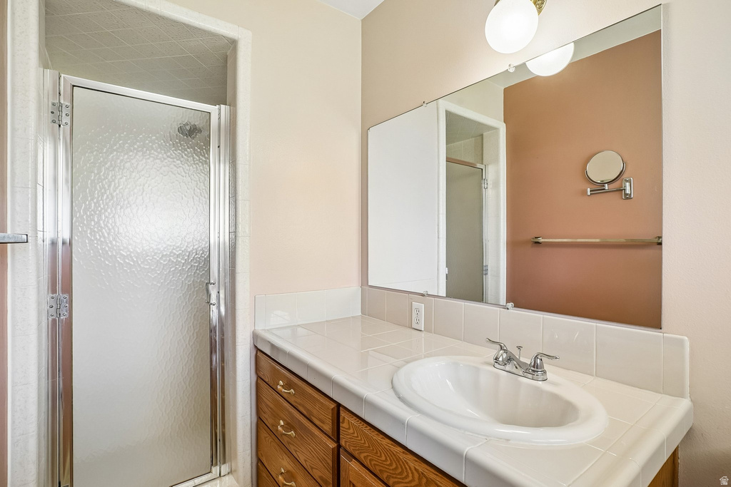 9270 S JANA LEE DR West Jordan, UT 84088