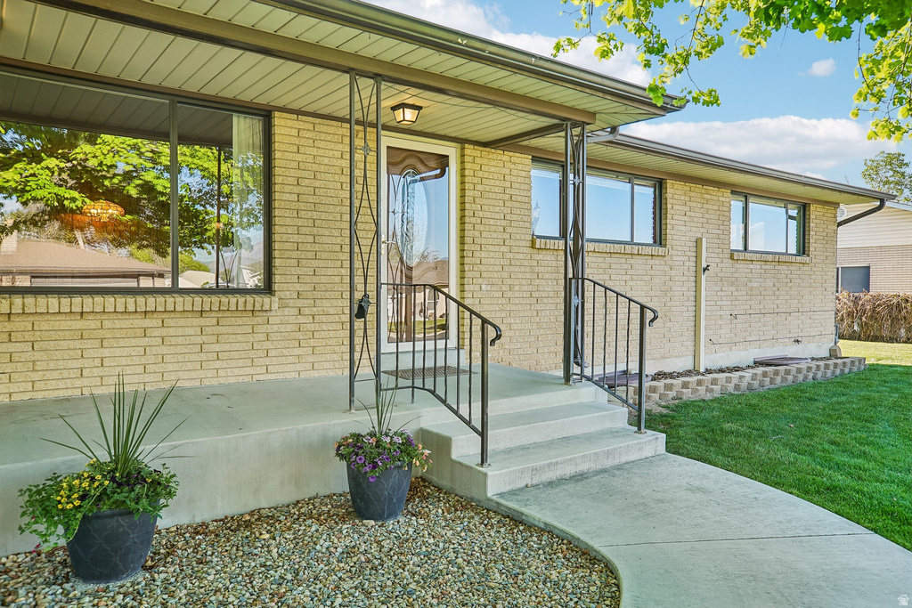9270 S JANA LEE DR West Jordan, UT 84088
