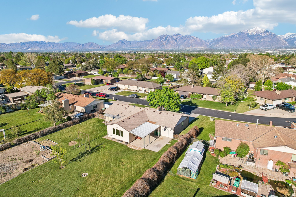 9270 S JANA LEE DR West Jordan, UT 84088