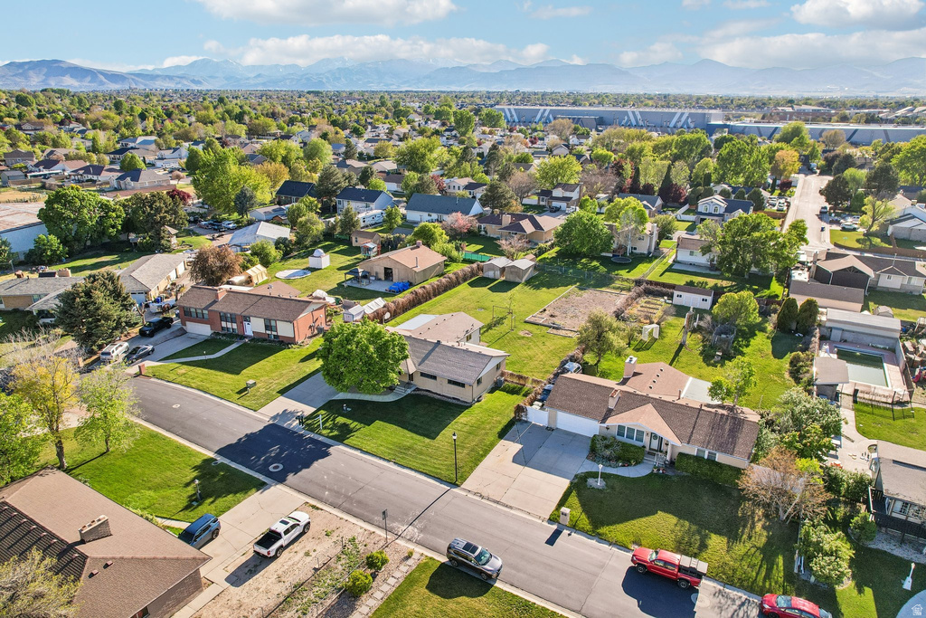 9270 S JANA LEE DR West Jordan, UT 84088