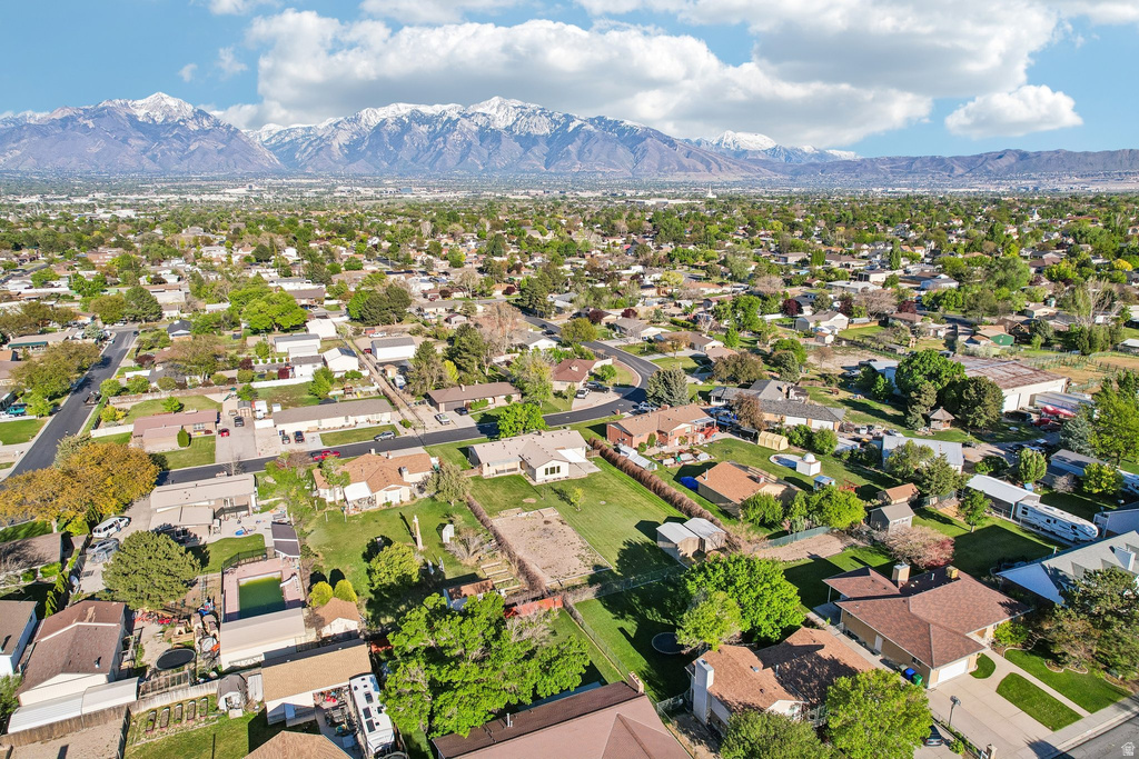 9270 S JANA LEE DR West Jordan, UT 84088