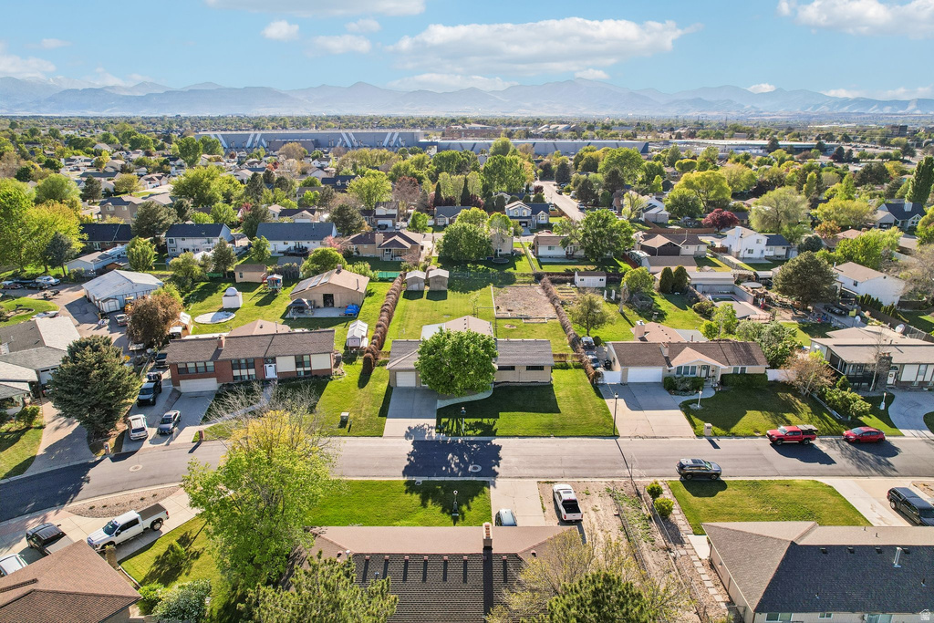 9270 S JANA LEE DR West Jordan, UT 84088