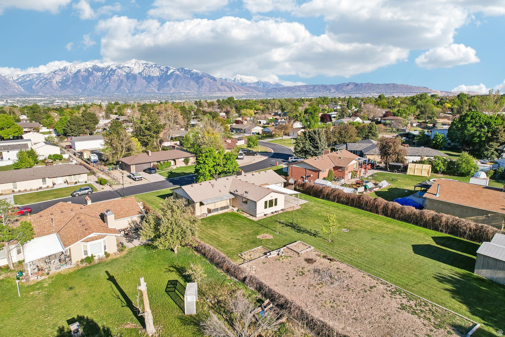 9270 S JANA LEE DR West Jordan, UT 84088