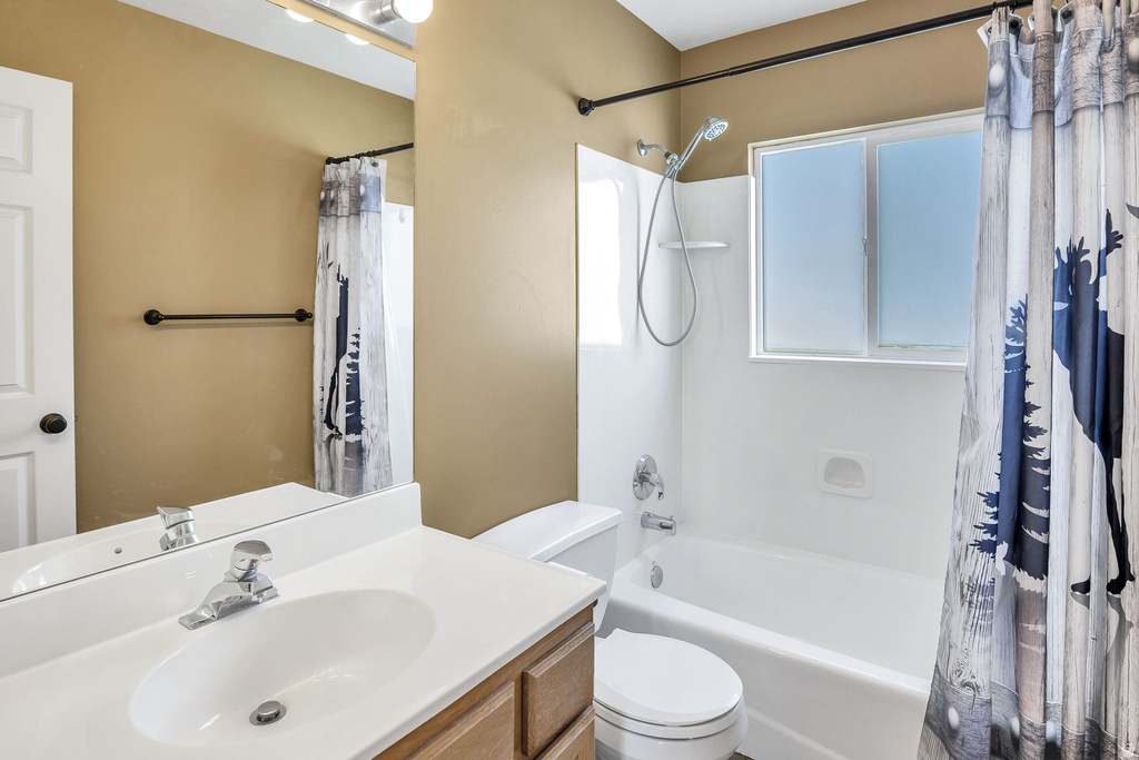 2224 W 2150 S Syracuse, UT 84075
