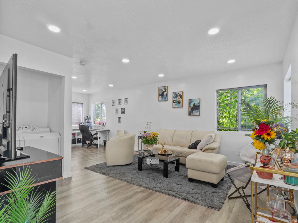 60 S WHITESIDE ST Layton, UT 84041