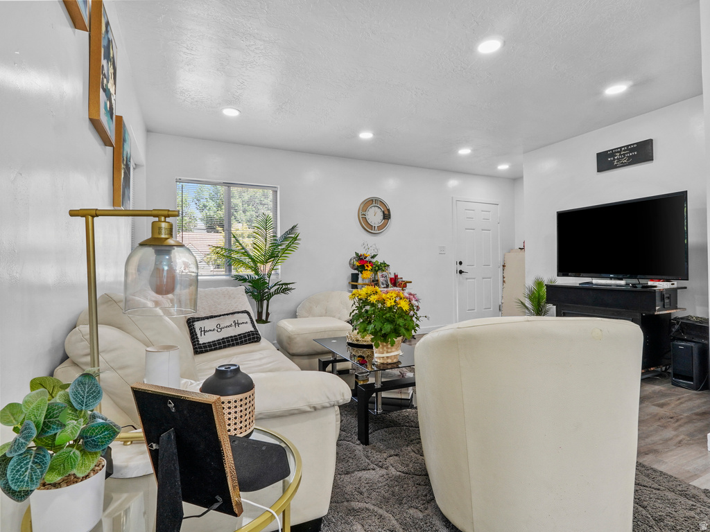 60 S WHITESIDE ST Layton, UT 84041