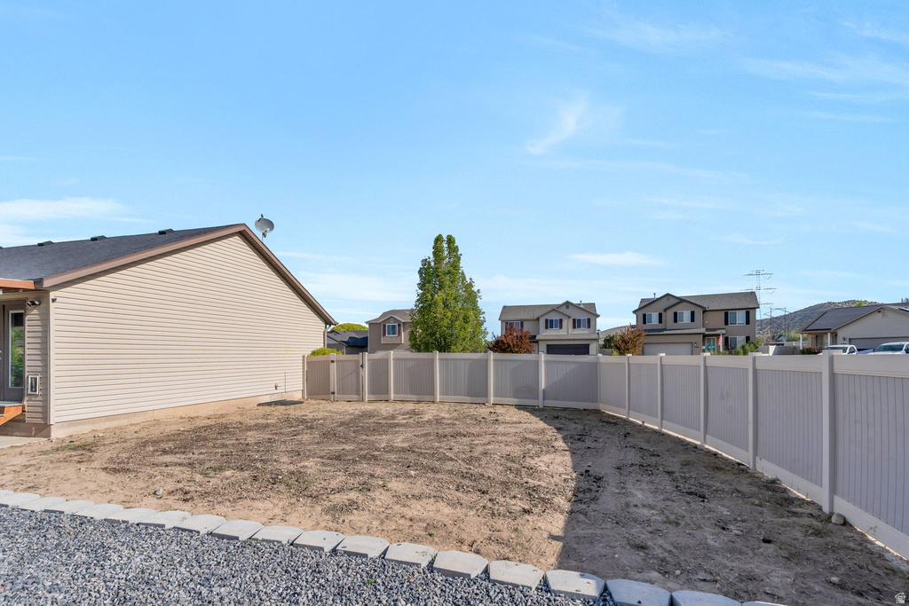 2454 E OX YOKE DR Eagle Mountain, UT 84005