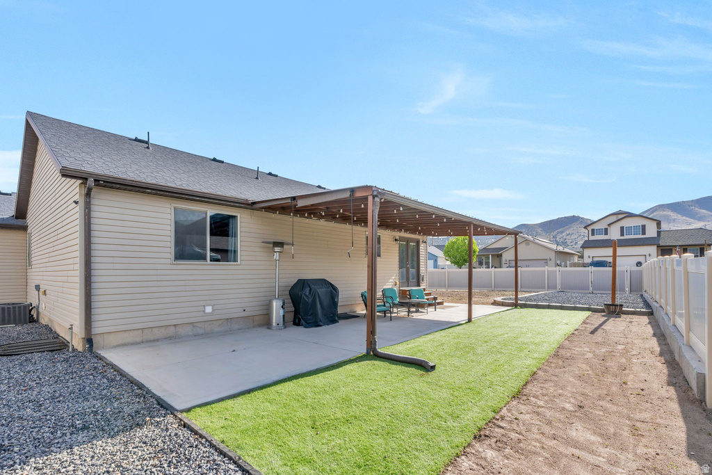 2454 E OX YOKE DR Eagle Mountain, UT 84005