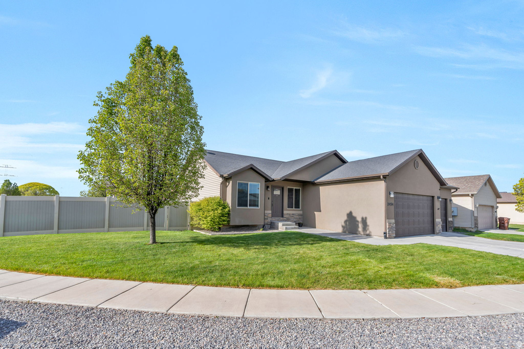 2454 E OX YOKE DR Eagle Mountain, UT 84005