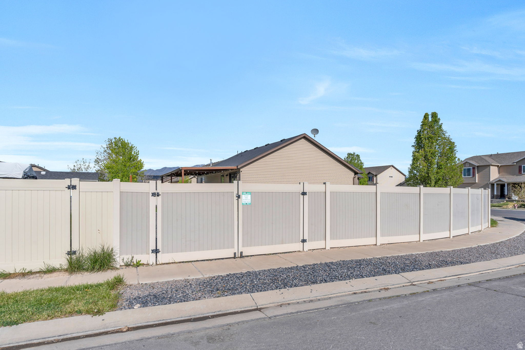 2454 E OX YOKE DR Eagle Mountain, UT 84005