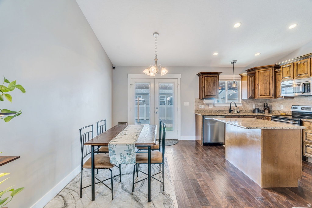 2454 E OX YOKE DR Eagle Mountain, UT 84005