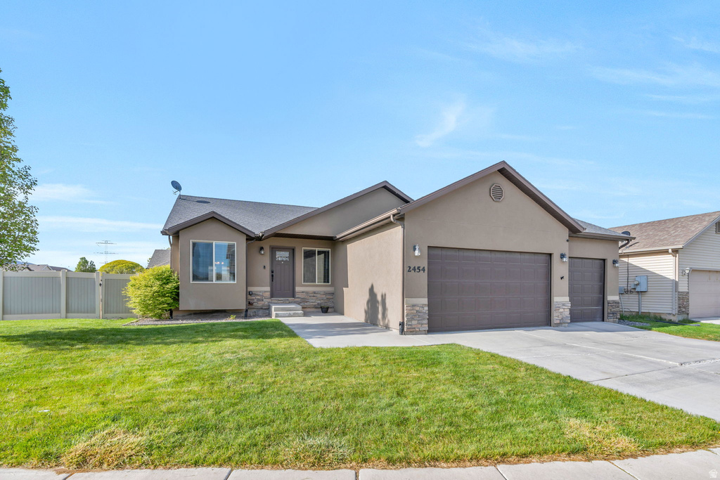 2454 E OX YOKE DR Eagle Mountain, UT 84005
