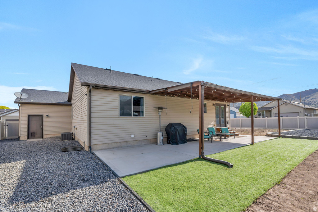 2454 E OX YOKE DR Eagle Mountain, UT 84005