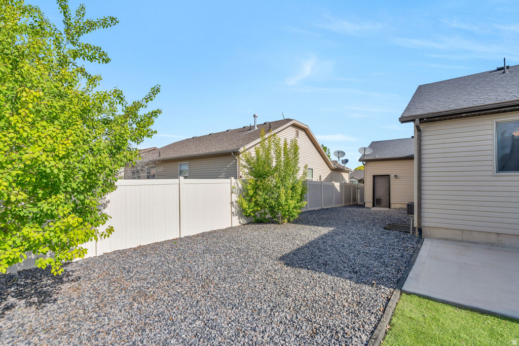 2454 E OX YOKE DR Eagle Mountain, UT 84005