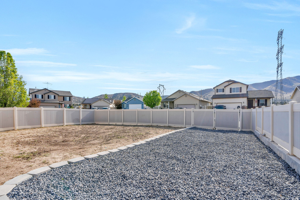 2454 E OX YOKE DR Eagle Mountain, UT 84005