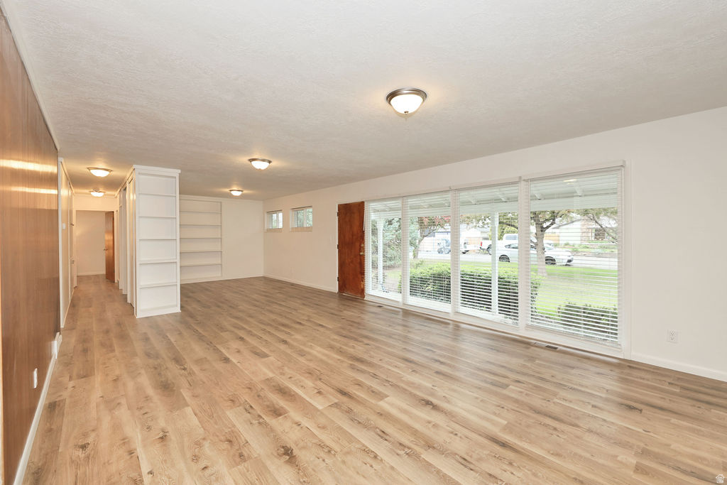 1740 E SOUTHMOOR DR Salt Lake City, UT 84117