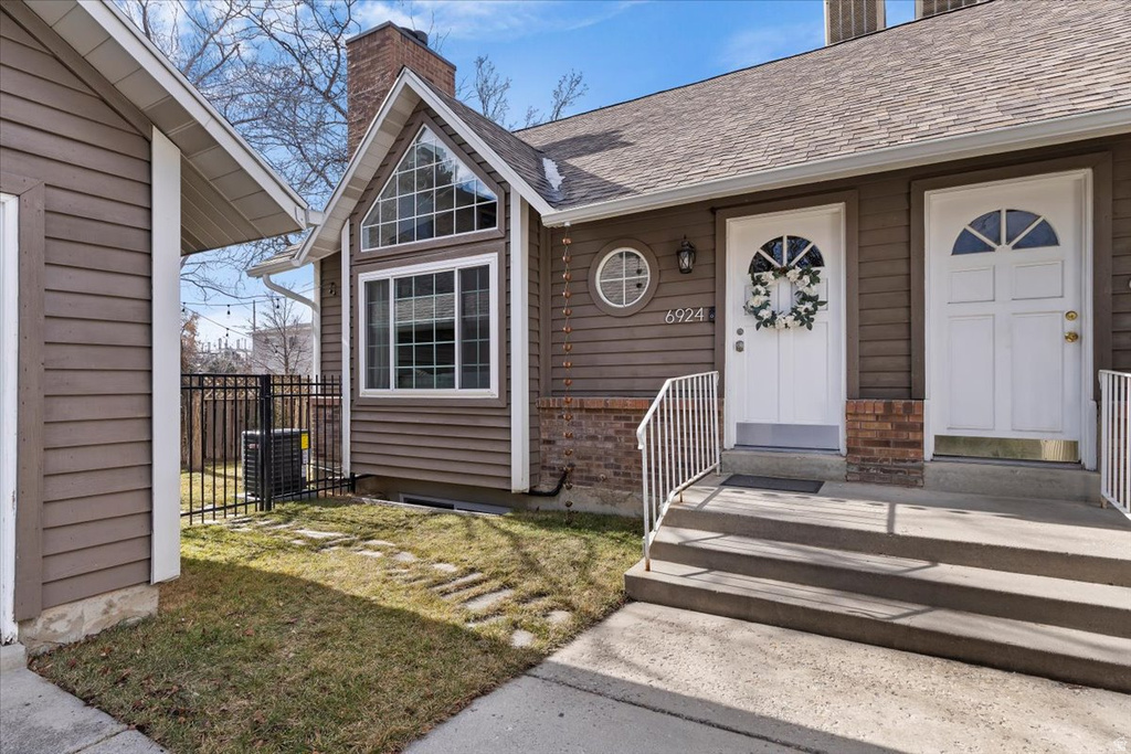 6924 S HILLSIDE CIR Cottonwood Heights, UT 84121