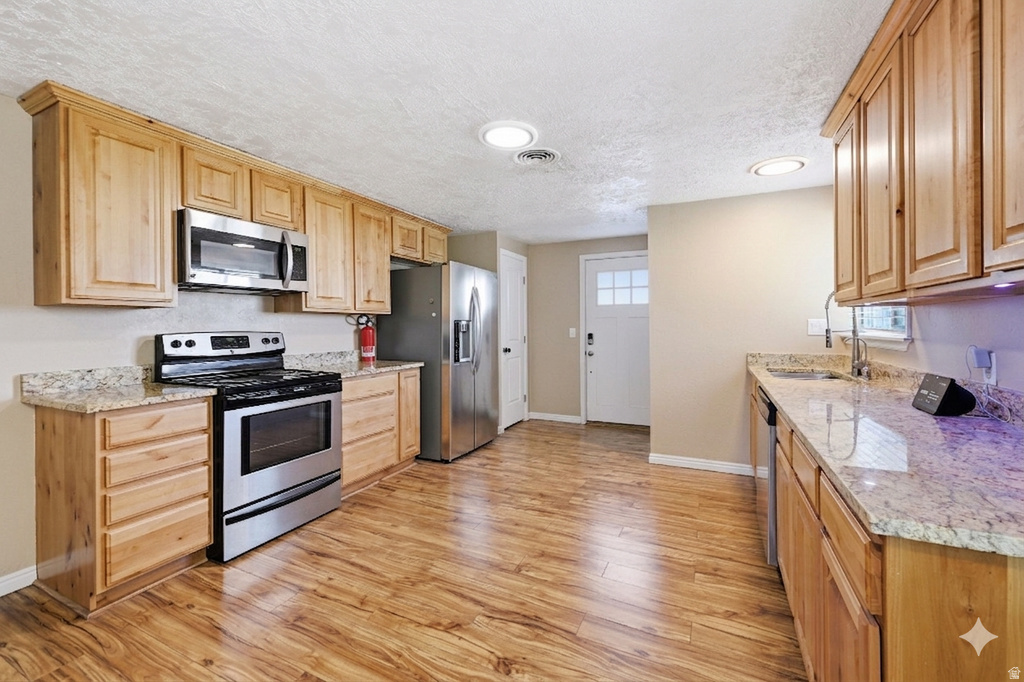 2036 W 1800 N Farr West, UT 84404