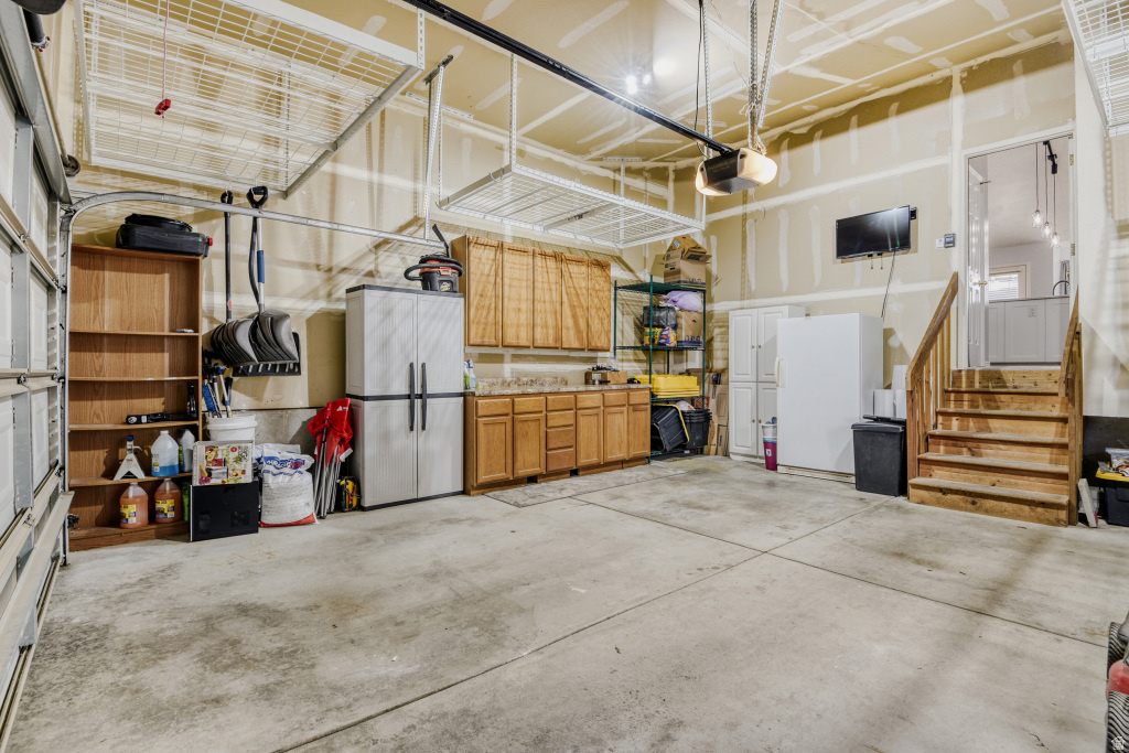 6456 S MOUNT WHITNEY LN Salt Lake City, UT 84118