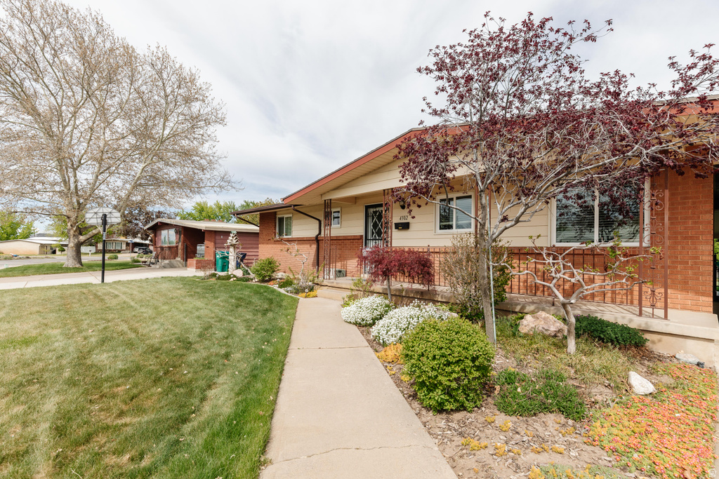 4302 S 2325 W Roy, UT 84067