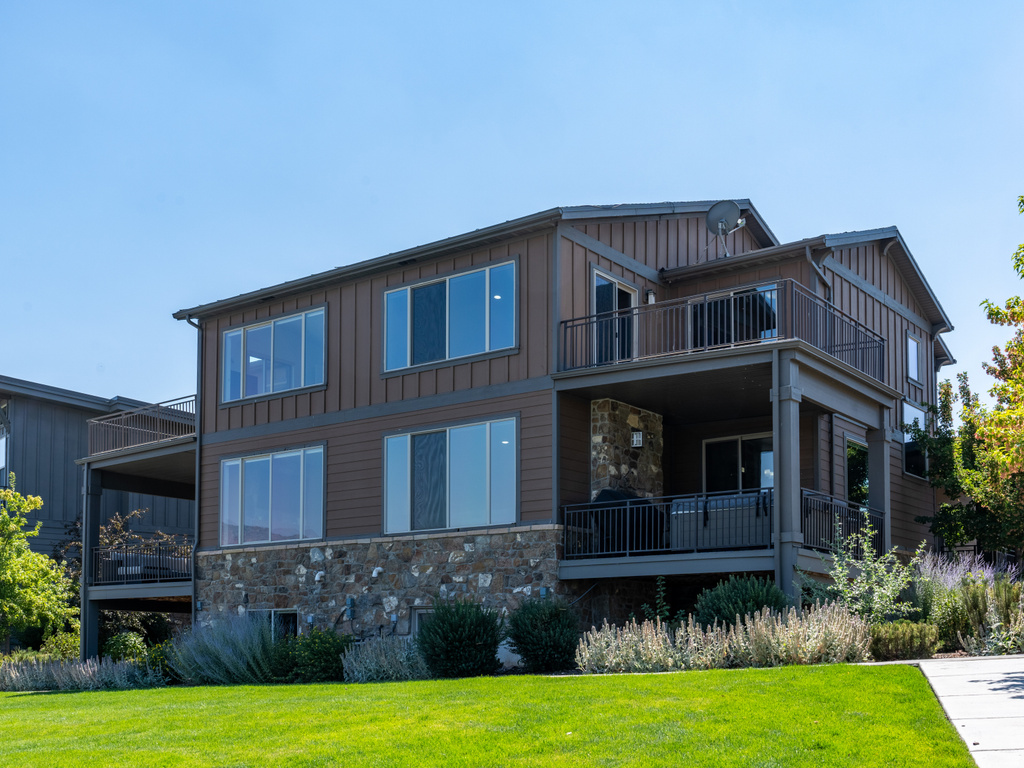 819 S EDGEWATER CT #9 Huntsville, UT 84317