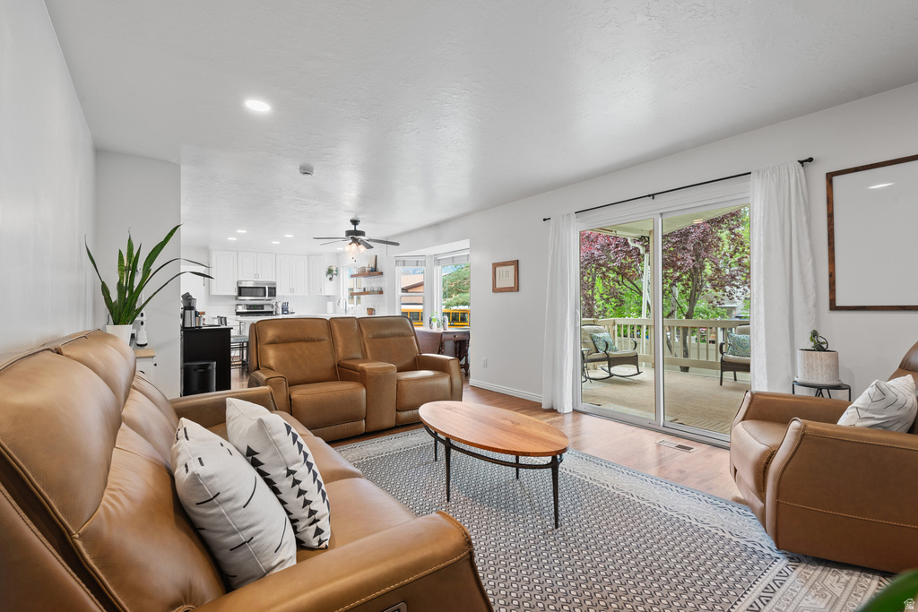 1554 E BUTTERCUP DR Sandy, UT 84092