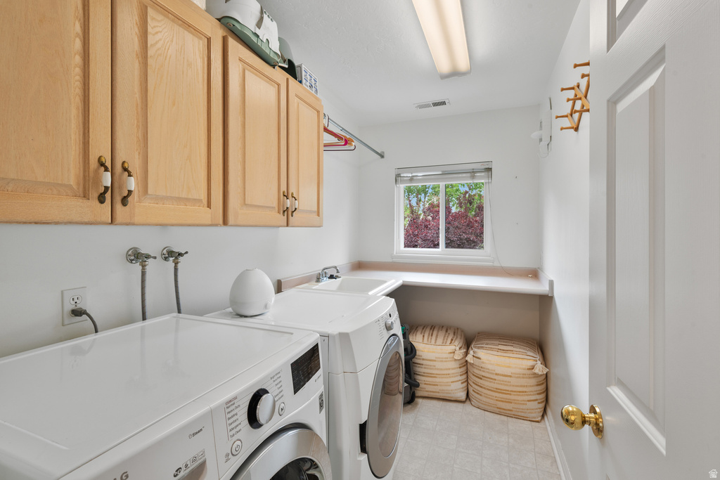 1554 E BUTTERCUP DR Sandy, UT 84092