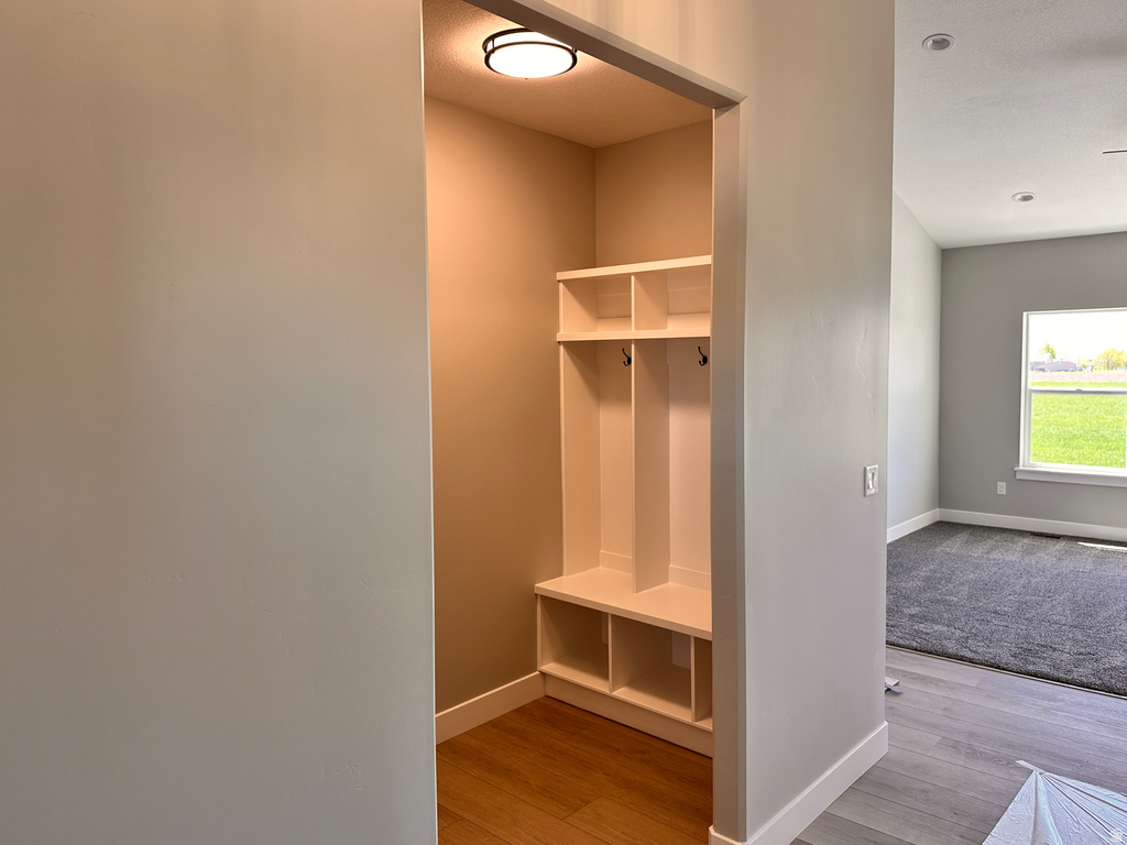 4745 W 9370 N Elwood, UT 84337