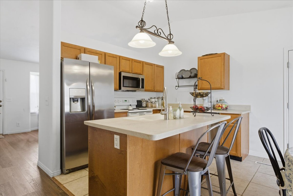 6822 S HIGH BLUFF DR West Jordan, UT 84081
