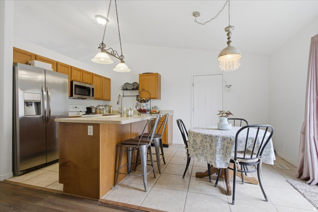 6822 S HIGH BLUFF DR West Jordan, UT 84081