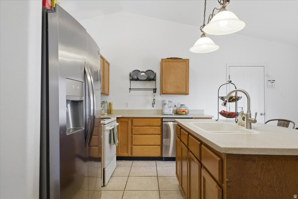 6822 S HIGH BLUFF DR West Jordan, UT 84081