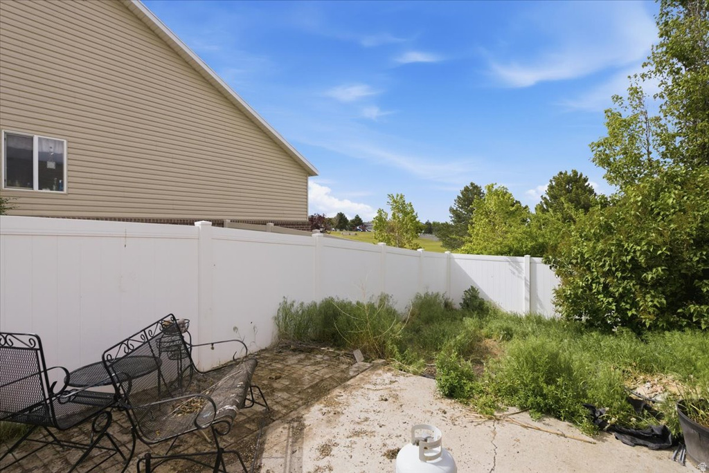 6822 S HIGH BLUFF DR West Jordan, UT 84081
