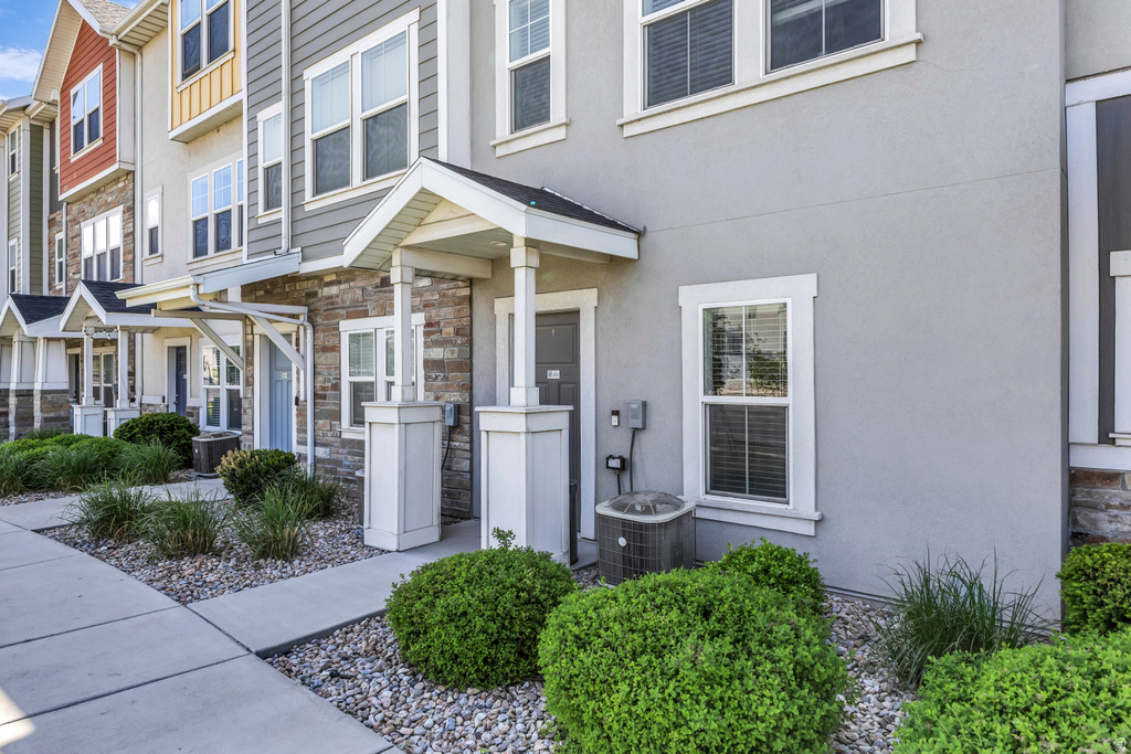 659 E 380 N Vineyard, UT 84059