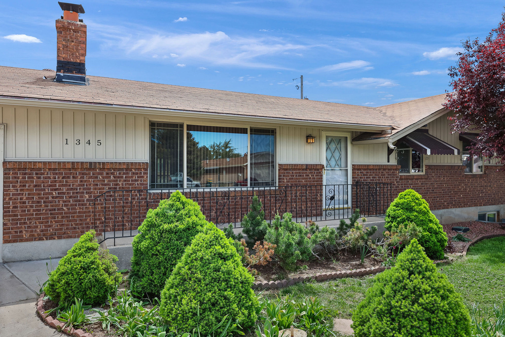 1345 S VALHALLA DR Clearfield, UT 84015