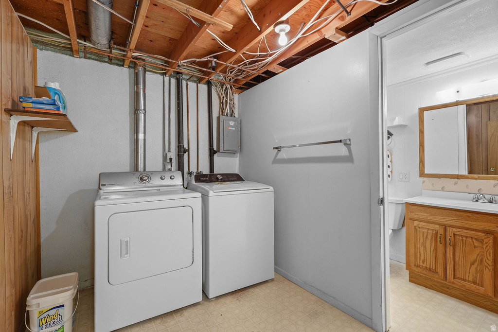1345 S VALHALLA DR Clearfield, UT 84015