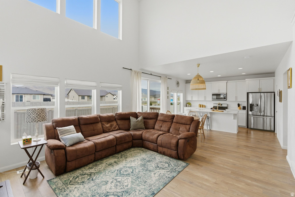 5080 FOLKSTONE DR photo 4