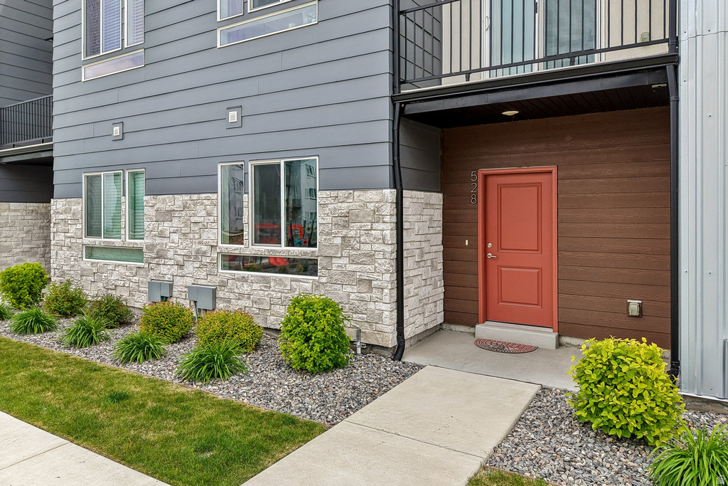 528 S 950 W photo 2