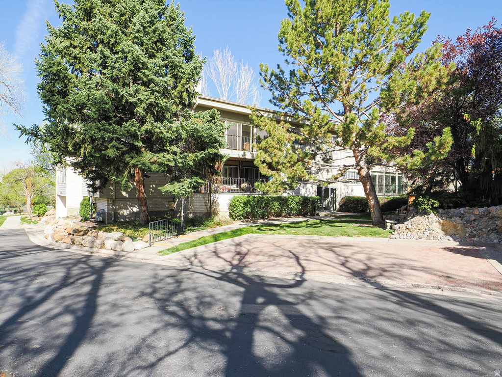 2514 S ELIZABETH E ST photo 4