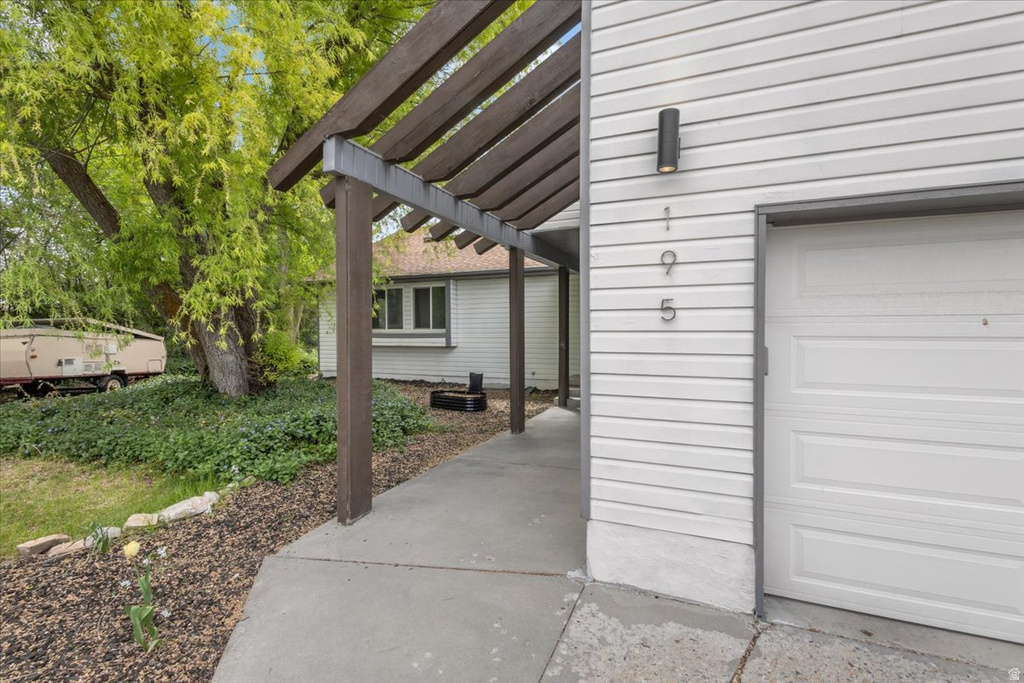 195 COUNTRY CLUB DR photo 4