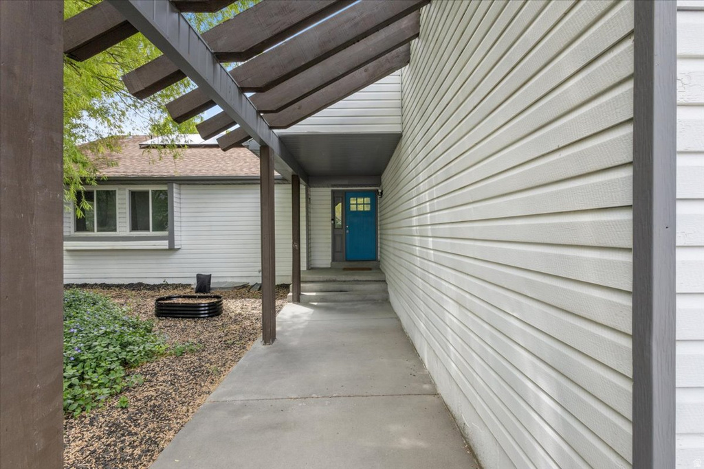 195 COUNTRY CLUB DR photo 5