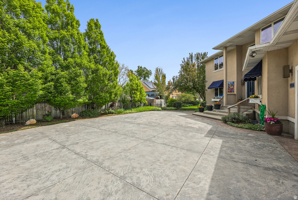 1436 E VINE S ST photo 4