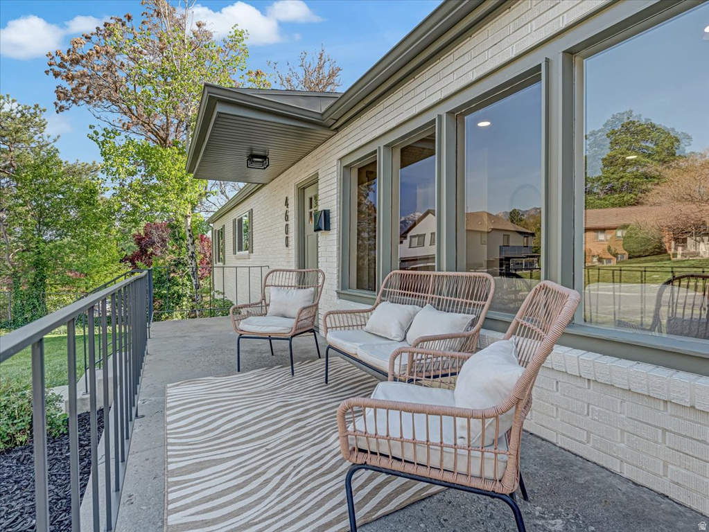 4600 S CREEKVIEW DR photo 2