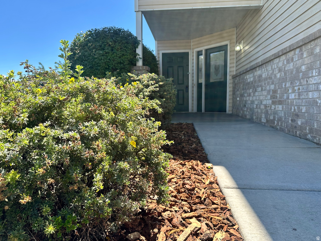 879 N 1125 W photo 3