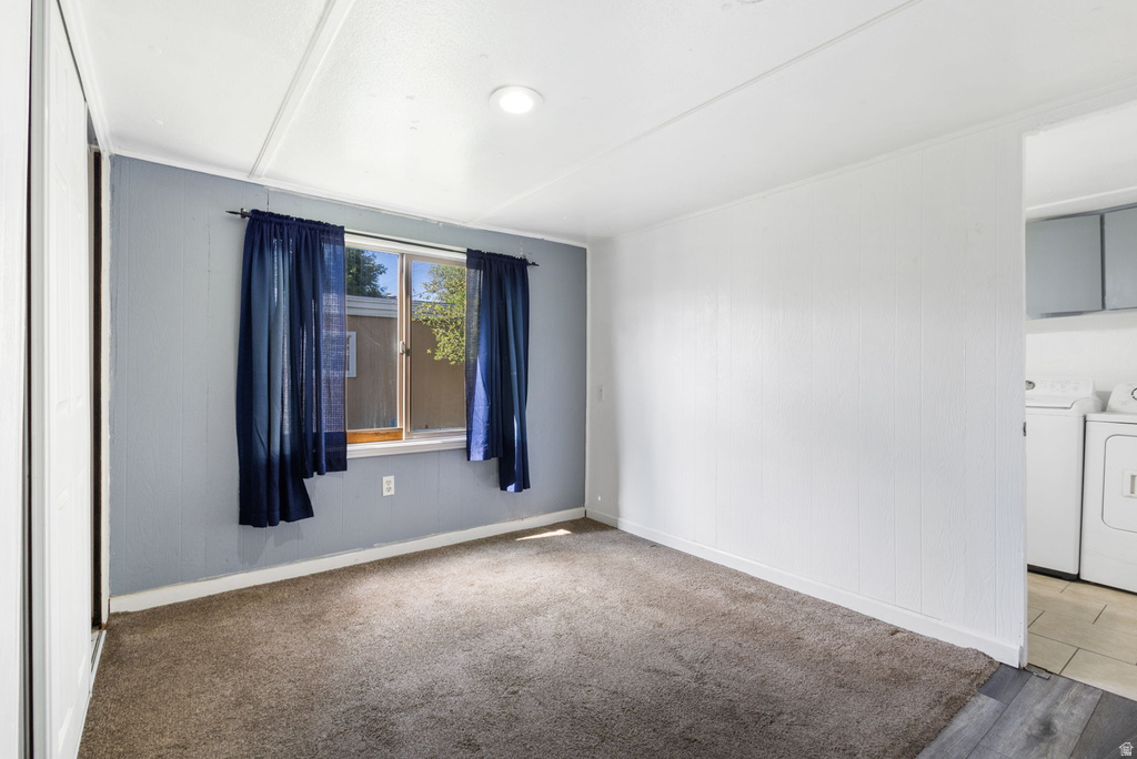Spacious room featuring a single window, recessed lighting, and soft carpet flooring