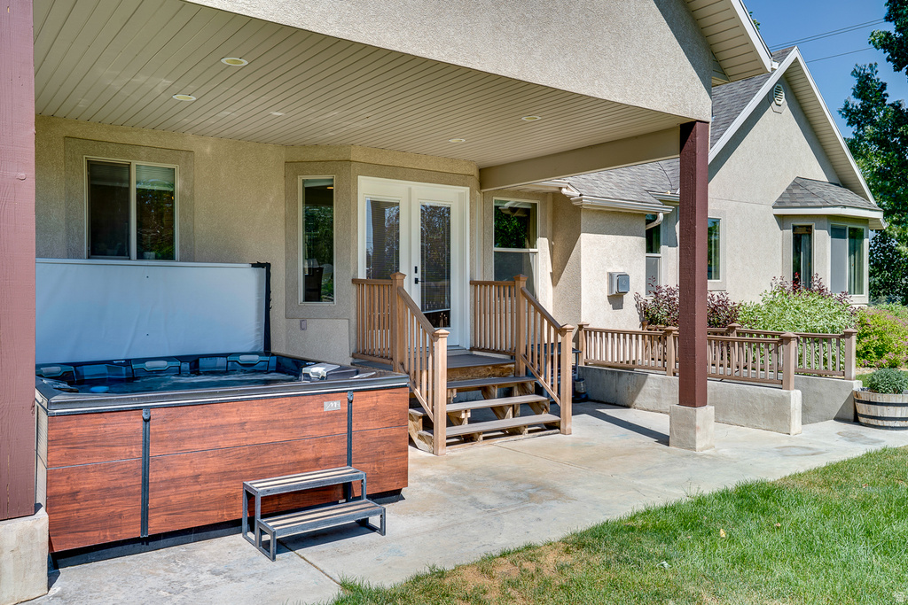 Covered patio with a built-in spa