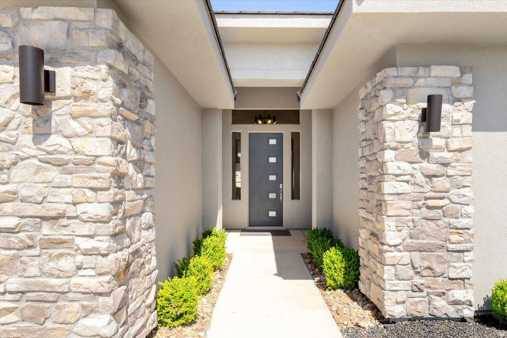 460 S BRACCIANO DR photo 4